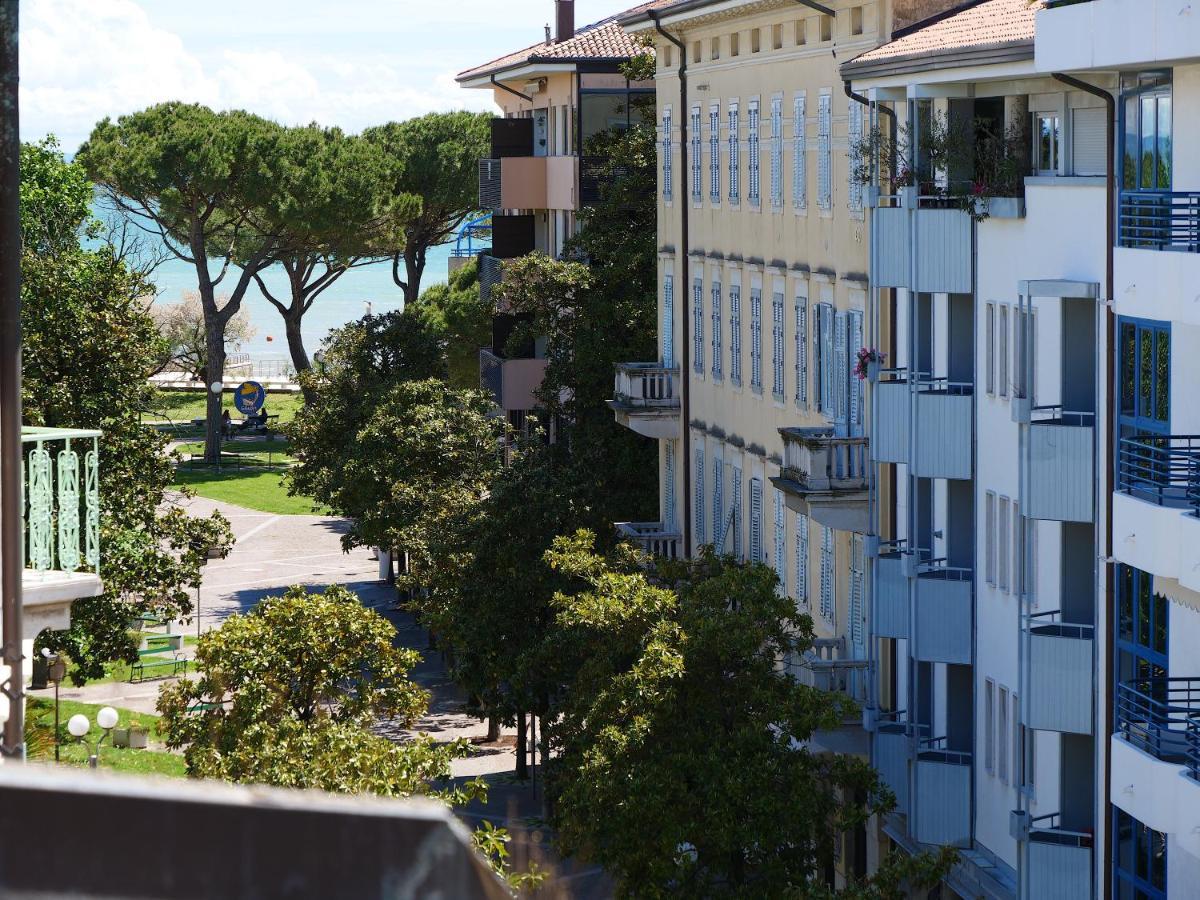 Da Silvia Attico Nel Cuore Di Grado Con Posto Auto Exterior foto